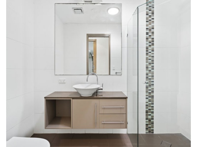 7012 Vista Drive, Benowa QLD 4217