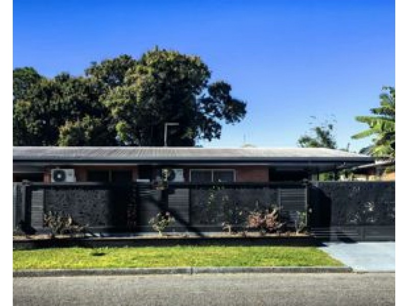 Unit 1 /34 Curtin street, Westcourt QLD 4870