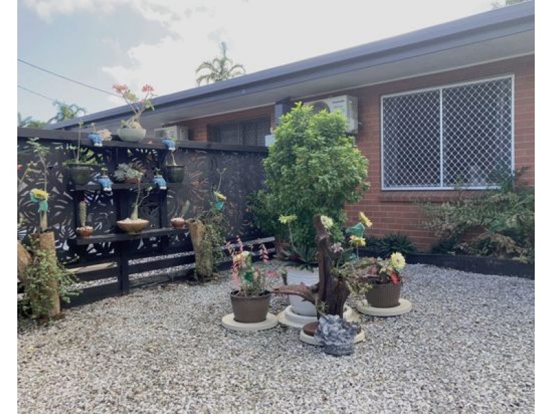 Unit 1 /34 Curtin street, Westcourt QLD 4870