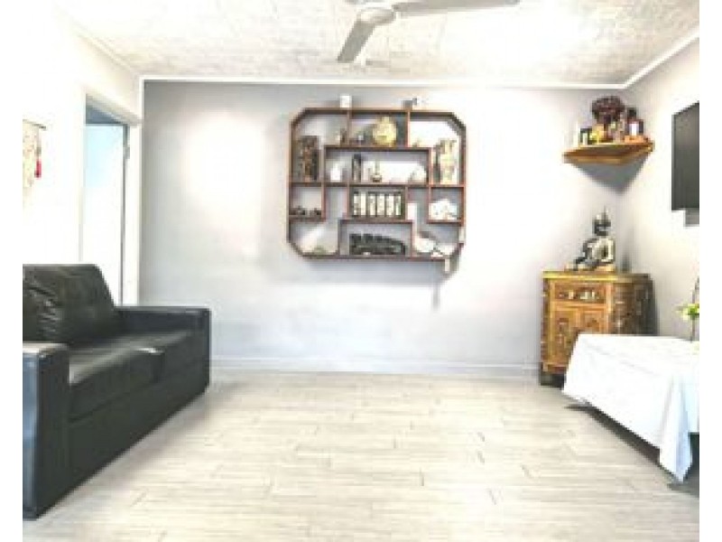 Unit 1 /34 Curtin street, Westcourt QLD 4870