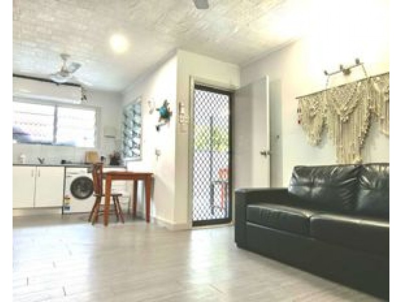 Unit 1 /34 Curtin street, Westcourt QLD 4870