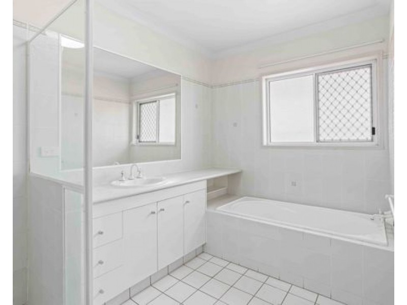 42 CLEVELAND PLACE, Stretton QLD 4116