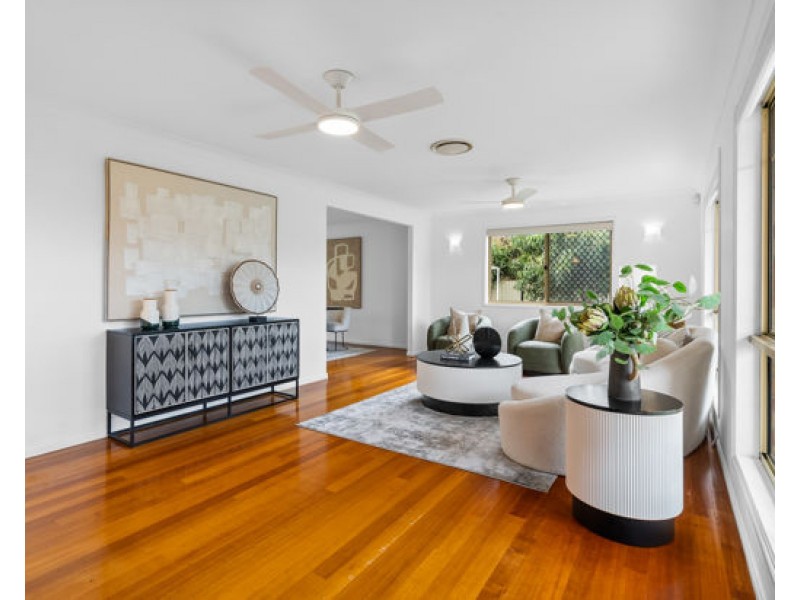 33 Scrub Road, Carindale QLD 4152