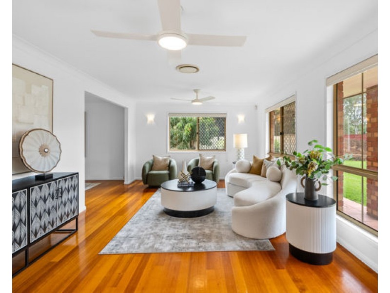 33 Scrub Road, Carindale QLD 4152