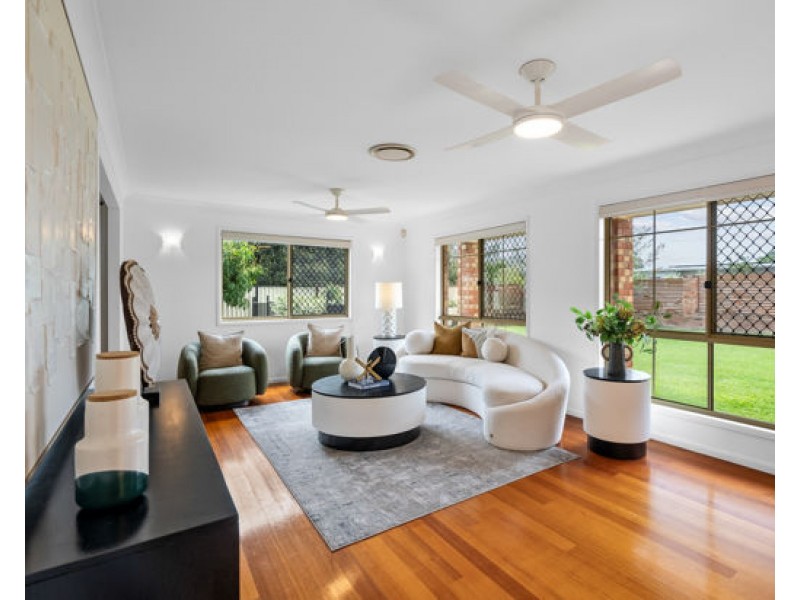 33 Scrub Road, Carindale QLD 4152