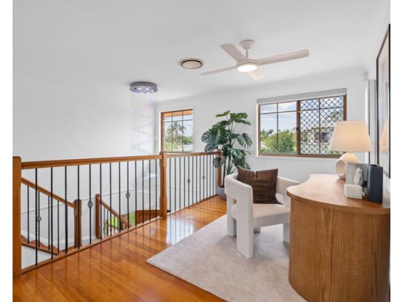 33 Scrub Road, Carindale QLD 4152