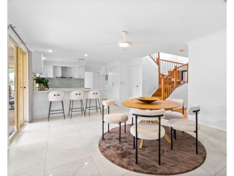 33 Scrub Road, Carindale QLD 4152