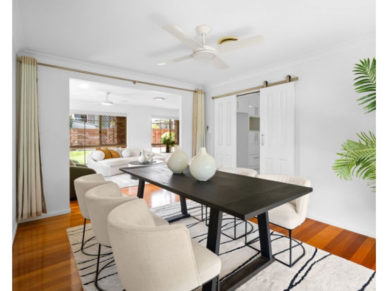 33 Scrub Road, Carindale QLD 4152