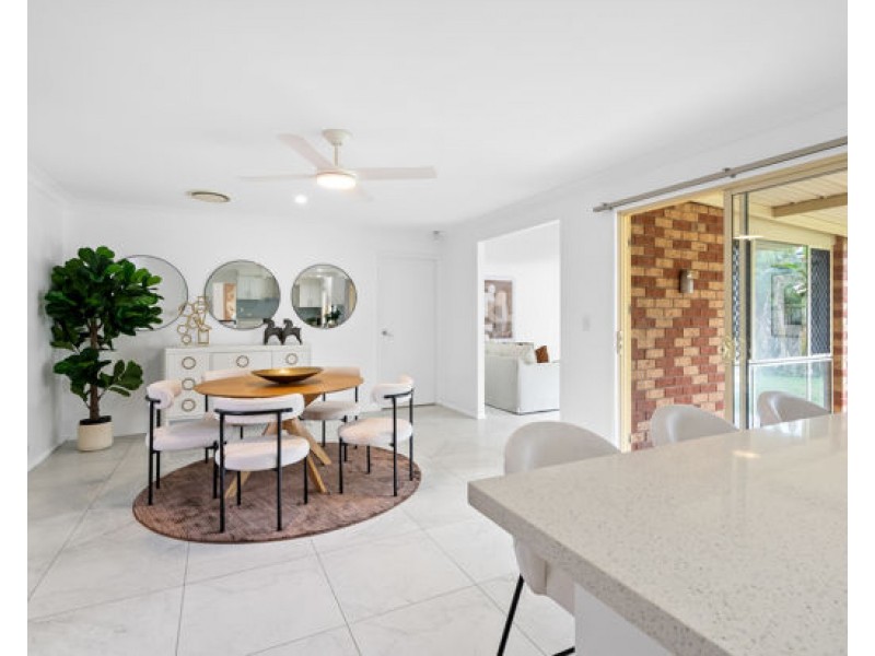 33 Scrub Road, Carindale QLD 4152