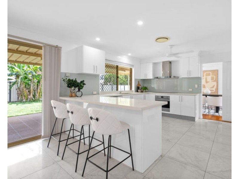 33 Scrub Road, Carindale QLD 4152