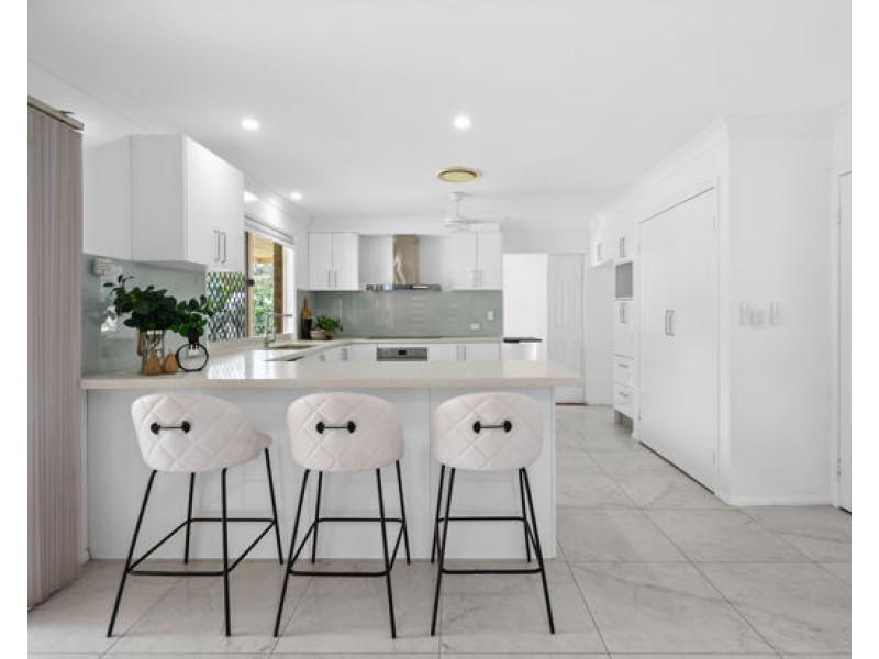 33 Scrub Road, Carindale QLD 4152