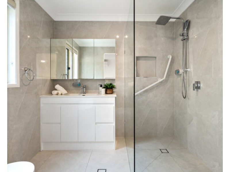 33 Scrub Road, Carindale QLD 4152