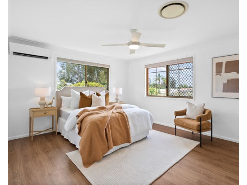 33 Scrub Road, Carindale QLD 4152