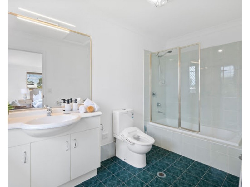 33 Scrub Road, Carindale QLD 4152