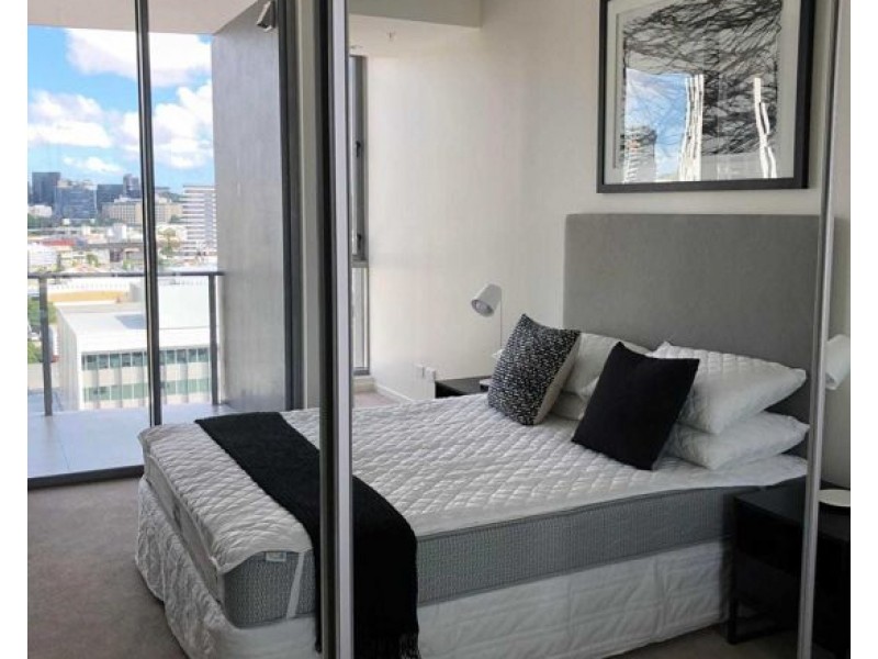 1102/5 Cameron Street, South Brisbane QLD 4101