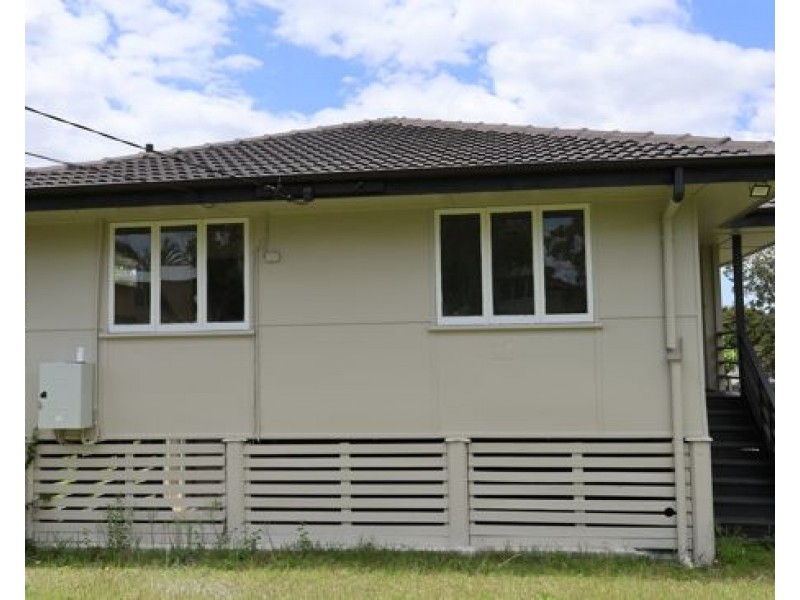 1 Skyline Drive, Kingston QLD 4114