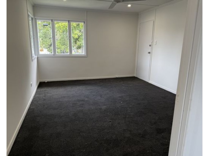 1 Skyline Drive, Kingston QLD 4114