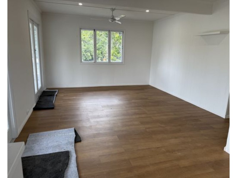 1 Skyline Drive, Kingston QLD 4114