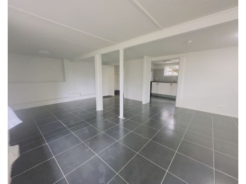 1 Skyline Drive, Kingston QLD 4114