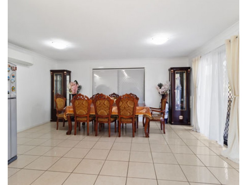 202 Lancaster Circuit, Stretton QLD 4116