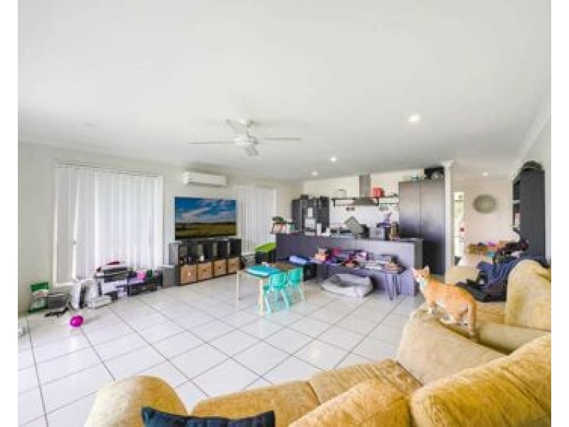 13 Hazel Street, Pimpama QLD 4209