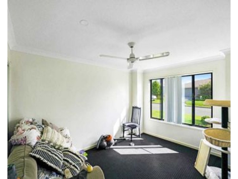 13 Hazel Street, Pimpama QLD 4209