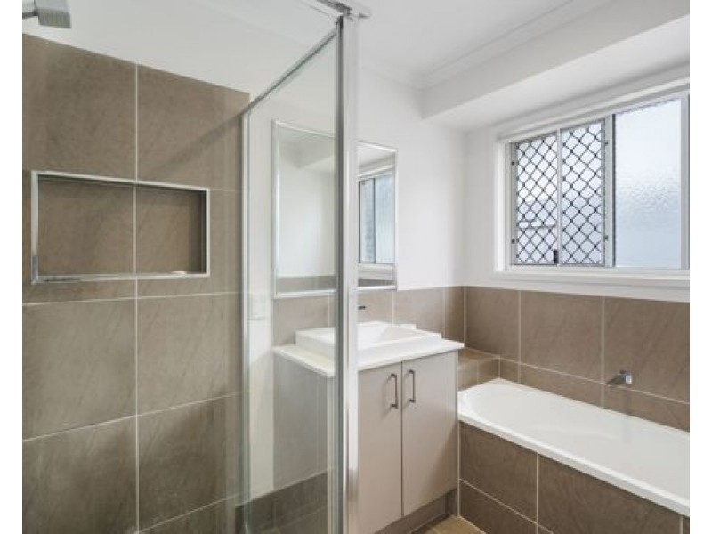 3 Suffolk Place, Pallara QLD 4110