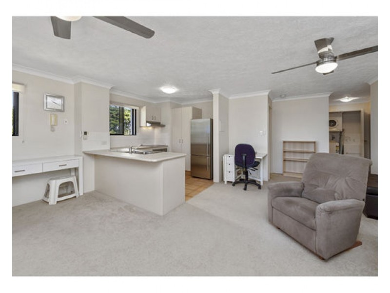 Unit 18, 16-26 Waverley Street, Southport QLD 4215