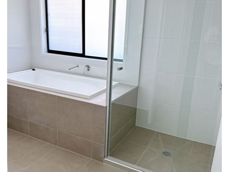 17 KESTREL RD,, Park Ridge QLD 4125