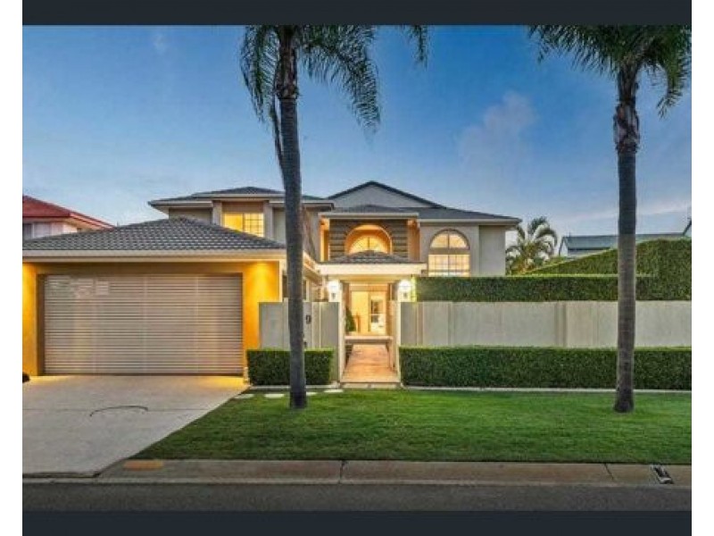 129 Pebble Beach Drive, Runaway Bay QLD 4216