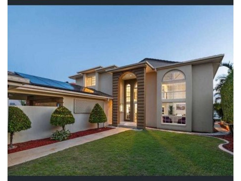 129 Pebble Beach Drive, Runaway Bay QLD 4216