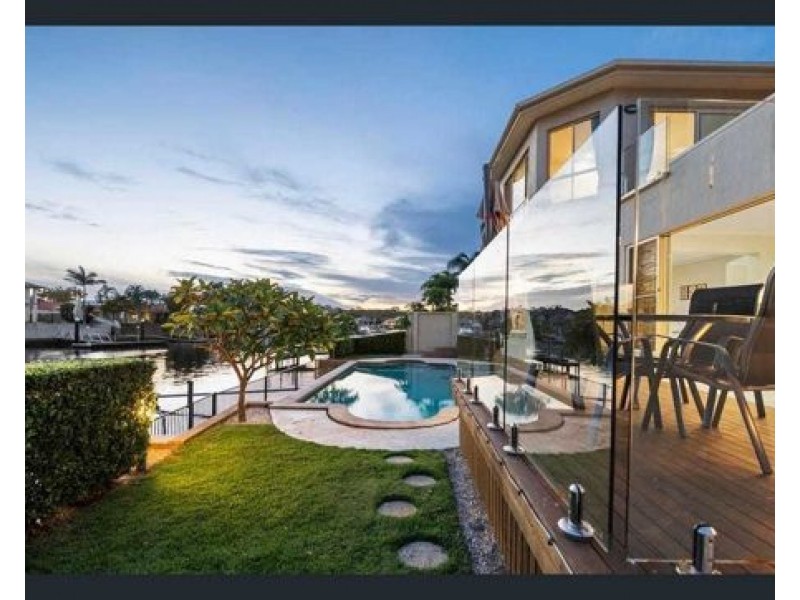 129 Pebble Beach Drive, Runaway Bay QLD 4216
