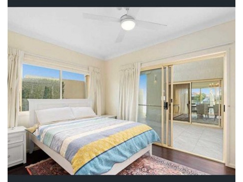 129 Pebble Beach Drive, Runaway Bay QLD 4216