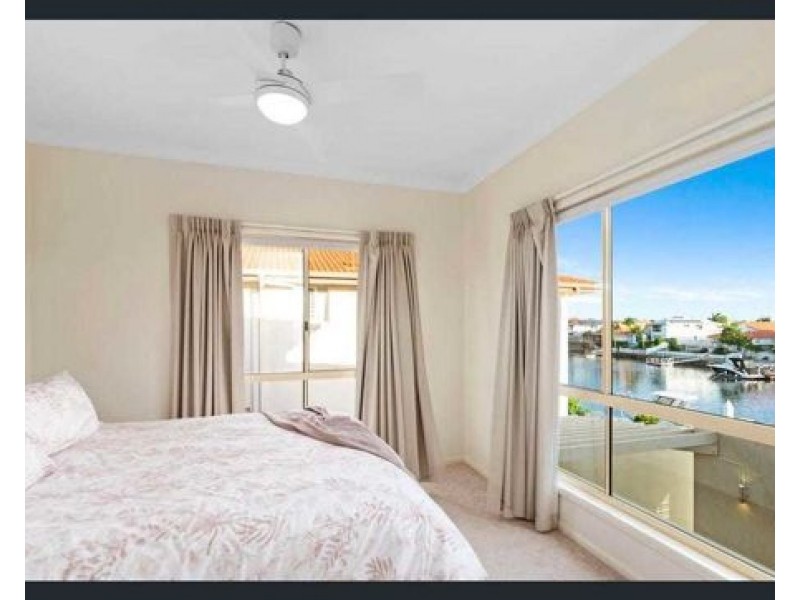 129 Pebble Beach Drive, Runaway Bay QLD 4216