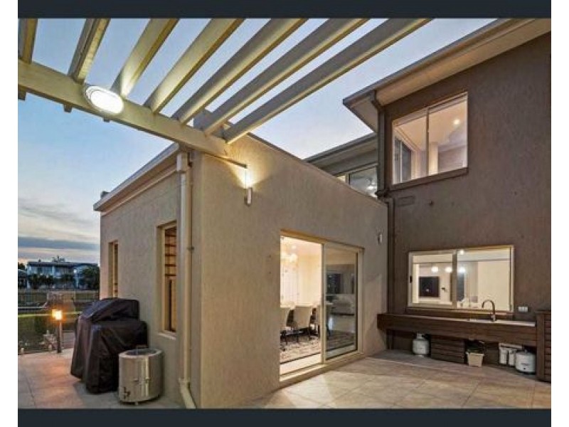 129 Pebble Beach Drive, Runaway Bay QLD 4216