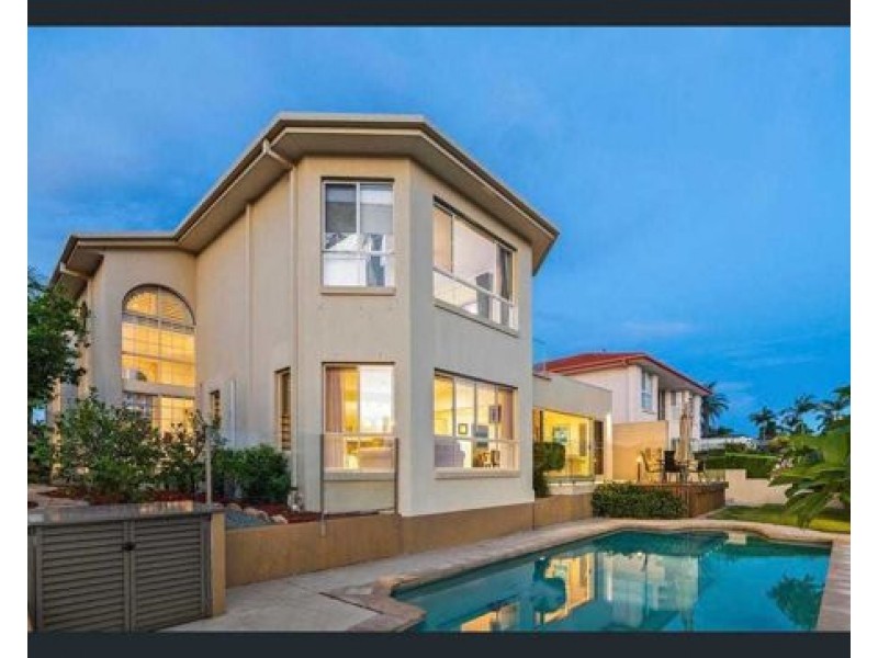 129 Pebble Beach Drive, Runaway Bay QLD 4216
