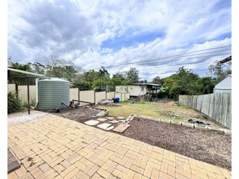 64 High Street, Blackstone QLD 4304