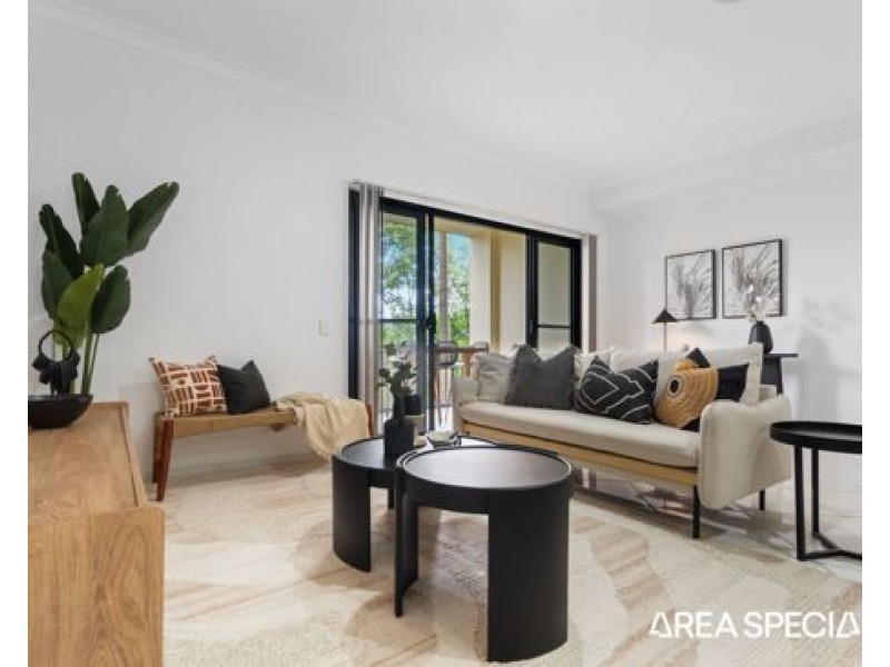2/2 Tourangeau Crescent, Varsity Lakes QLD 4227
