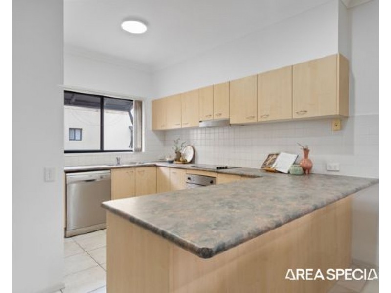 2/2 Tourangeau Crescent, Varsity Lakes QLD 4227