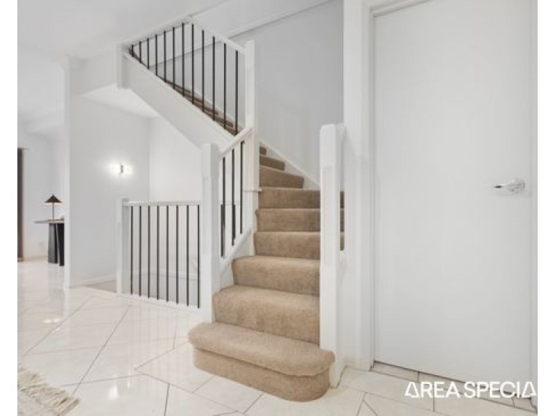 2/2 Tourangeau Crescent, Varsity Lakes QLD 4227