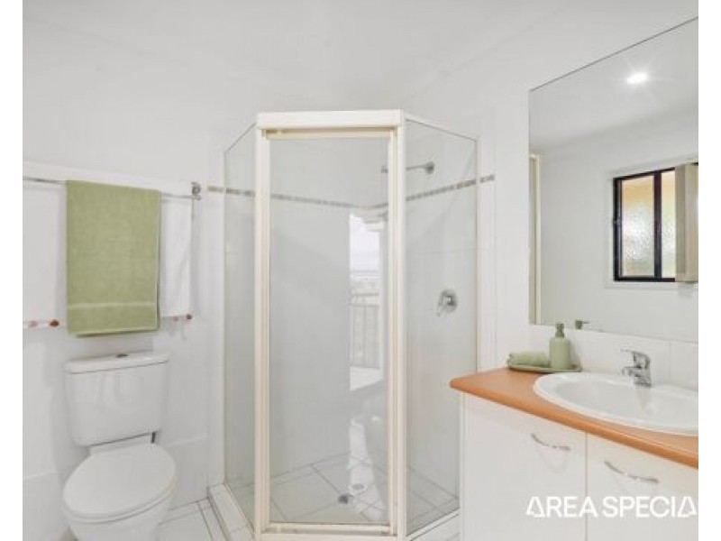 2/2 Tourangeau Crescent, Varsity Lakes QLD 4227