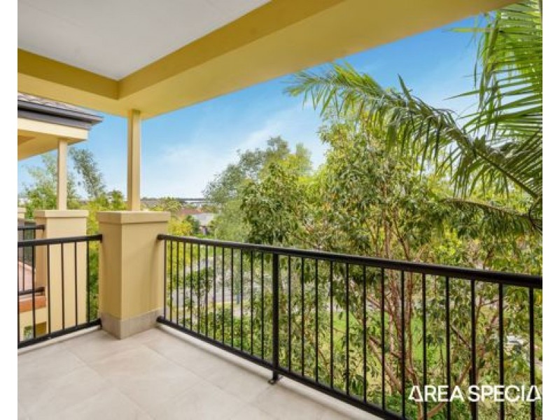 2/2 Tourangeau Crescent, Varsity Lakes QLD 4227