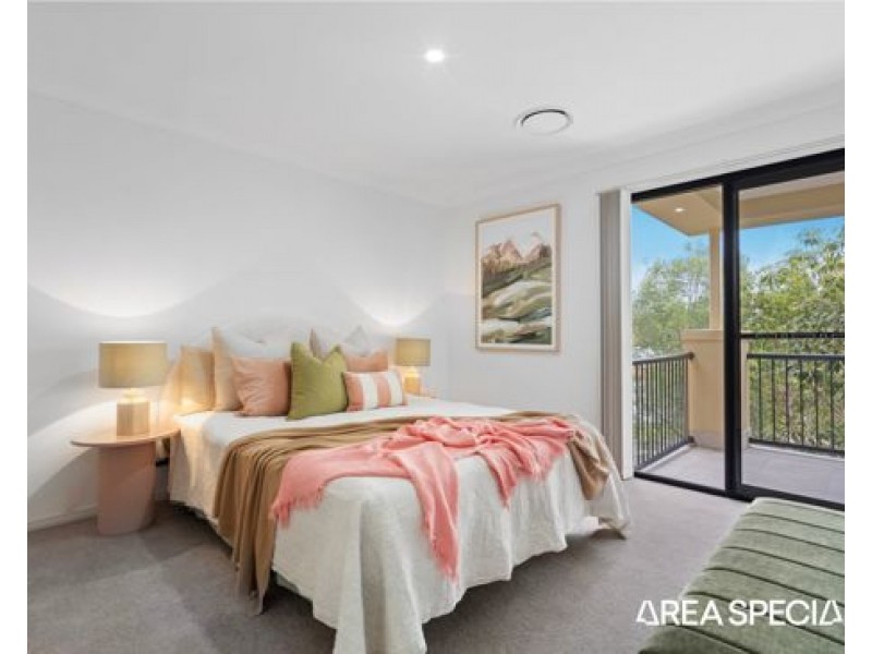 2/2 Tourangeau Crescent, Varsity Lakes QLD 4227