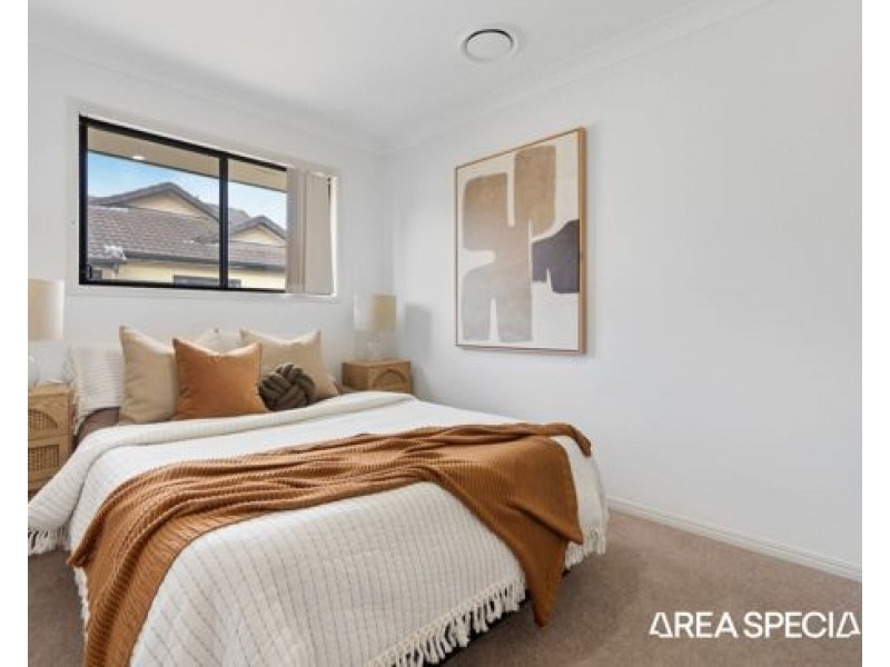 2/2 Tourangeau Crescent, Varsity Lakes QLD 4227
