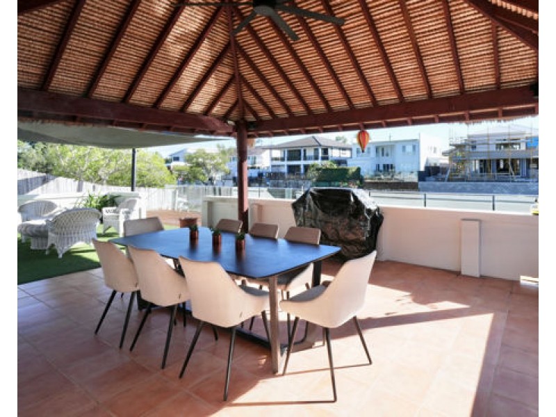 7 Monterey Court, Broadbeach Waters QLD 4218