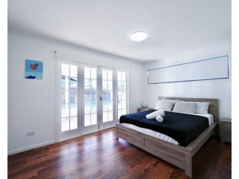 7 Monterey Court, Broadbeach Waters QLD 4218