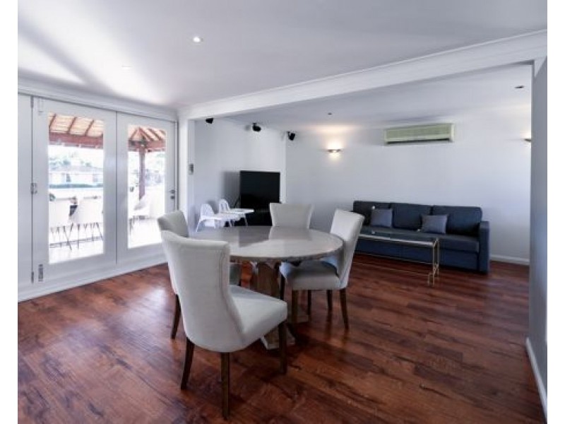 7 Monterey Court, Broadbeach Waters QLD 4218