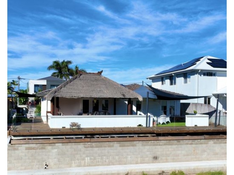 7 Monterey Court, Broadbeach Waters QLD 4218