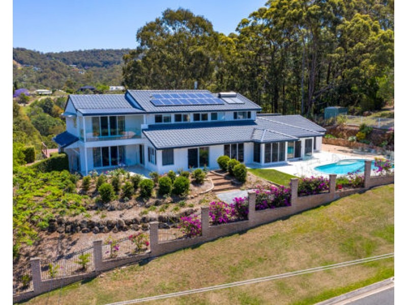 4 Earle Court, Tallai QLD 4213