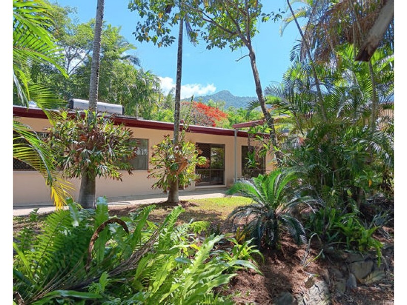 15 Cantal Close, Smithfield QLD 4878